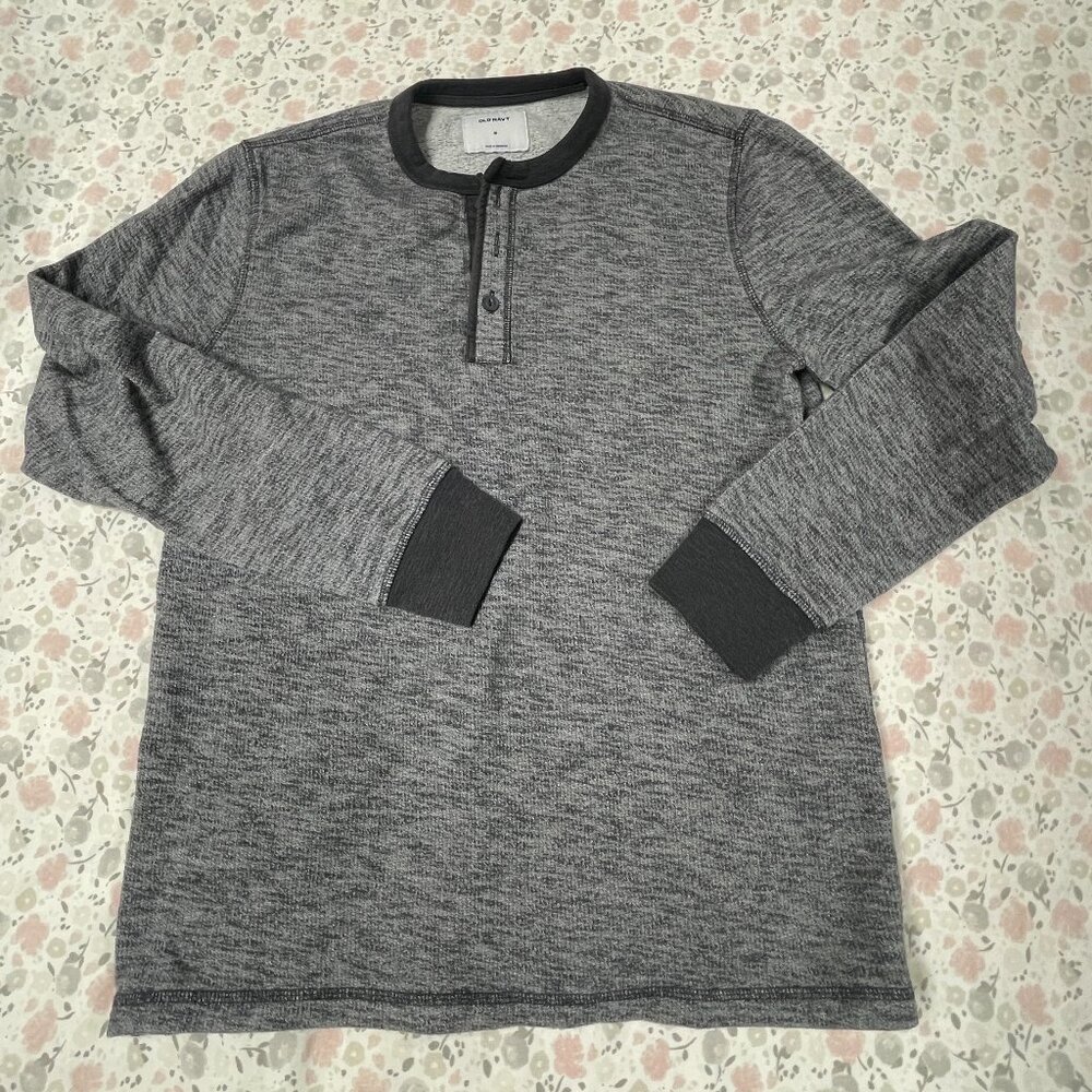 Old Navy Men's Medium Gray w Black Trim, Thick, Long Sleeve Shirt / Henley